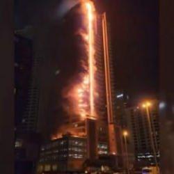 Dubai&rsquo;de 5 katlı binada yangın: 16 &ouml;l&uuml;
