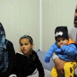 Enkazdan kurtarılan aile, konteyner kentte yeni bir hayata başladı