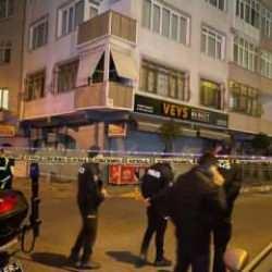 İstanbul'da 6 katlı bina, kolonlarındaki &ccedil;atlaklardan dolayı boşaltıldı