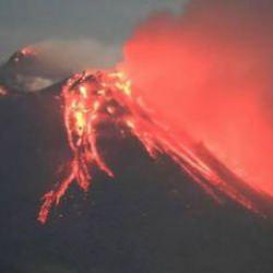 Rusya'da yanardağ patladı: Son 60 yılın en b&uuml;y&uuml;k k&uuml;l istilası