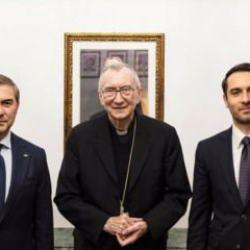 Türkiye'nin Vatikan Büyükelçisi Ulutaş, Kardinal Pietro Parolin'i iftarda ağırladı