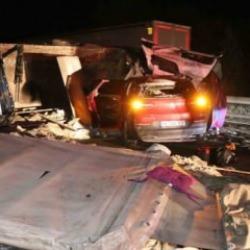 Anadolu Otoyolu'nda feci kaza: 2 kişi &ouml;ld&uuml;, 4 kişi yaralandı