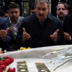 BBP Genel Başkanı Destici, Muhsin Yazıcıoğlu'nun kabrini ziyaret etti