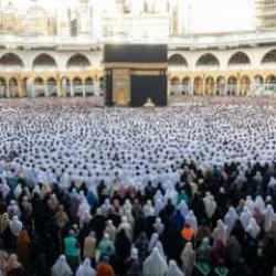Y&uuml;z binlerce M&uuml;sl&uuml;man Kabe'de bayram namazını kıldı
