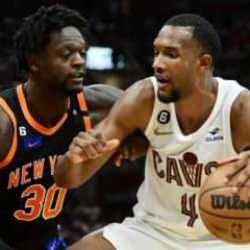 NBA'de Knicks, Cavaliers'a karşı seride 2-1 öne geçti