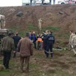 Sağlık personelini taşıyan minib&uuml;s şarampole yuvarlandı: 13 yaralı