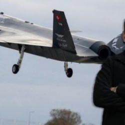 Sel&ccedil;uk Bayraktar'dan Cem Karaca'lı paylaşım "Sevda kuşun kanadında...Kızılelma"