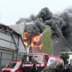 Akit Medya binasında yangın paniği