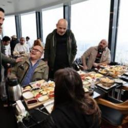 Başkan &Ouml;zdemir, radyocularla &Ccedil;amlıca Kulesi&rsquo;nde bir araya geldi