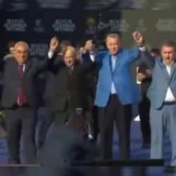 İstanbul'da yüzyılın buluşmasında Cumhur İttifakı liderleri mitinge gelenleri selamladı