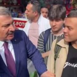 Sağlık Bakanı Koca ile liseli gen&ccedil;ler arasında g&uuml;ld&uuml;ren diyalog