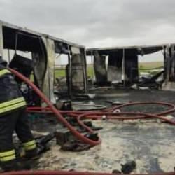 İş&ccedil;ilerin kaldığı konteyner evler alev alev yandı 