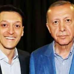 &Ouml;zil'in Erdoğan'la fotoğrafı Almanları kızdırdı