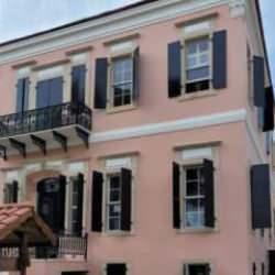 Urla&rsquo;nın k&ouml;kl&uuml; tarihi, ikonik tasarımlarla canlanmaya devam ediyor