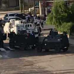 Miting sonrası polise taşlı saldırı