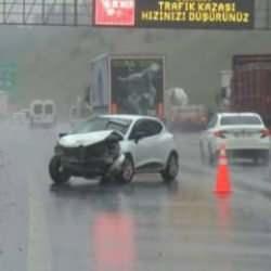 &Ccedil;ekmek&ouml;y'de 7 aracın karıştığı zincirleme kaza 