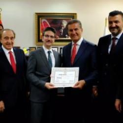 CHP Erzincan Milletvekili Mustafa Sarıg&uuml;l mazbatasını aldı