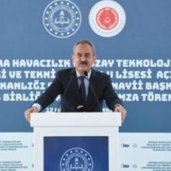 &Ouml;zdemir Bayraktar&rsquo;ın adı T&uuml;rkiye&rsquo;nin ilk uzay ve havacılık lisesinde yaşatılacak