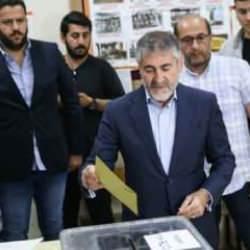 Bakan Nureddin Nebati, oyunu Mersin'de kullandı