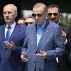 Cumhurbaşkanı Erdoğan'dan Menderes'in anıt mezarına ziyaret