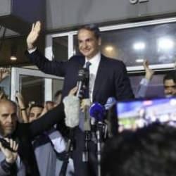 Mi&ccedil;otakis tek başına h&uuml;k&uuml;met kuramıyor