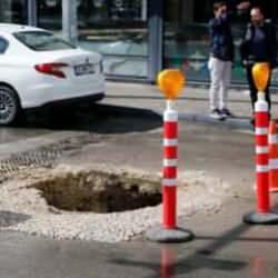 Ankara'da sağanak nedeniyle yol &ccedil;&ouml;kt&uuml;: Bu ayın i&ccedil;erisinde en az 4-5 defa &ccedil;&ouml;kt&uuml;