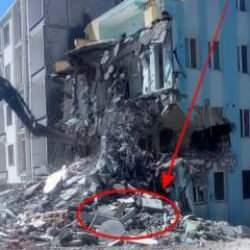 Deprem bölgesinde tepki çeken yıkım! Yarısı sağlam araçları hurdası için mi pert ettiler?