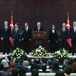 Görevi devredecek bakanlardan peş peşe mesajlar