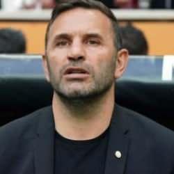 Okan Buruk ağlamamak i&ccedil;in kendini zor tuttu!