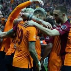 Galatasaray 8 puan farkla zirvede yalnız kaldı