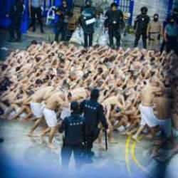 ABD'nin en b&uuml;y&uuml;k hapishanesinde alarm! Her yeri aradılar