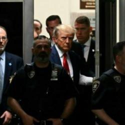 Dünyanın gözü bu davada: Trump tutuksuz olarak yargılanmaya devam edecek