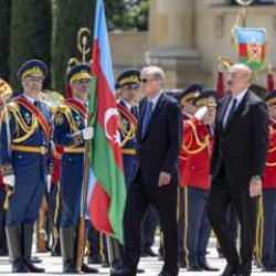 Erdoğan Bak&uuml;'de resmi t&ouml;renle karşılandı: Sinan Oğan detayı dikkat &ccedil;ekti