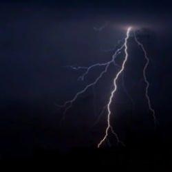 Yıldırımın isabet ettiği gen&ccedil; hayatını kaybetti