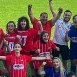 Ma&ccedil;ta sıra dışı olay! Hakem penaltı vuruşlarını erken bitirdi