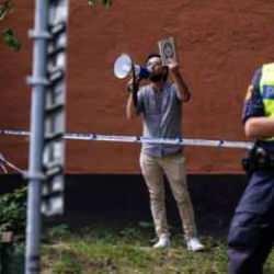 İsve&ccedil;'te cami &ouml;n&uuml;nde Kur'an-ı Kerim yakan provokat&ouml;r&uuml;n ilk ifadesi ortaya &ccedil;ıktı!