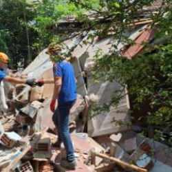 Kocaeli'de evde yıkım sırasında kahreden olay: 2 kişi &ouml;l&uuml;