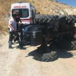 Adıyaman'da trakt&ouml;r devrildi: 1 &ouml;l&uuml;, 1 yaralı