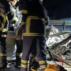 &Ccedil;anakkale&rsquo;de otomobil tıra arkadan &ccedil;arptı: 1 &ouml;l&uuml;, 1 yaralı!