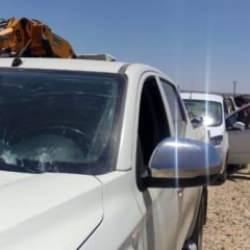 Diyarbakır'da ka&ccedil;ak elektrik kontrol&uuml; yapan ekibe taşlı saldırı  