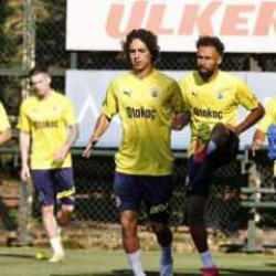 Fenerbahçe, günü çift antrenmanla tamamladı
