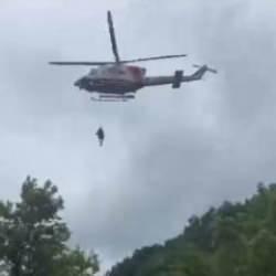 Şile&rsquo;de mahsur kalan 2 vatandaş helikopterle kurtarıldı