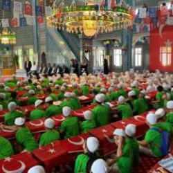 Yaz Kur’an kursunda rekor! 1250 öğrenci aynı anda 'bismillah' dedi