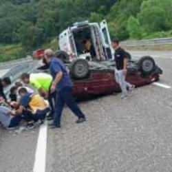 Zonguldak'ta otomobiller &ccedil;arpıştı: 1'i bebek 8 yaralı