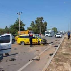 Mersin'de iki aracın kafa kafaya &ccedil;arpıştığı kazada 5 kişi yaralandı