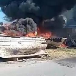 K&uuml;&ccedil;&uuml;k&ccedil;ekmece'de yangın: 5 tekne kullanılamaz hale geldi