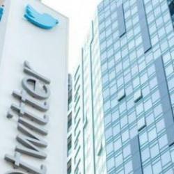 Yeni logosu 'X' olmuştu... Polisler Twitter tabelasının indirilmesine izin vermedi!