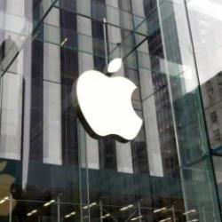 &Ccedil;ok nadir bulunan Apple logolu ayakkabı rekor fiyata satışa &ccedil;ıkarıldı!