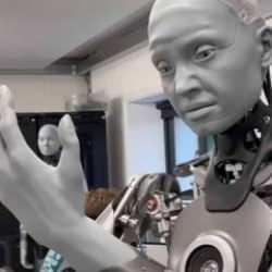 Google seviyeyi y&uuml;kseltti: Robotlar artık etrafı izleyerek &ouml;ğrenebilecek!