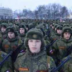 Rusya'da askerlik tavan yaşı y&uuml;kseltildi: Yurt dışı yasağı da geldi